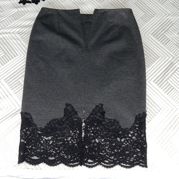 Vince Camuto skirt w lace detail. Size 0 or Small - Picture 4 of 6